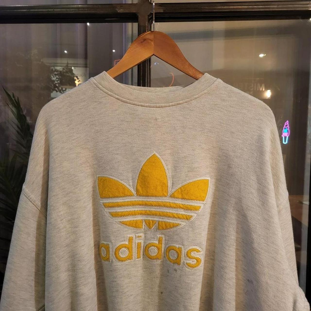 SWT122 Vintage 90s light grey yellow Depop