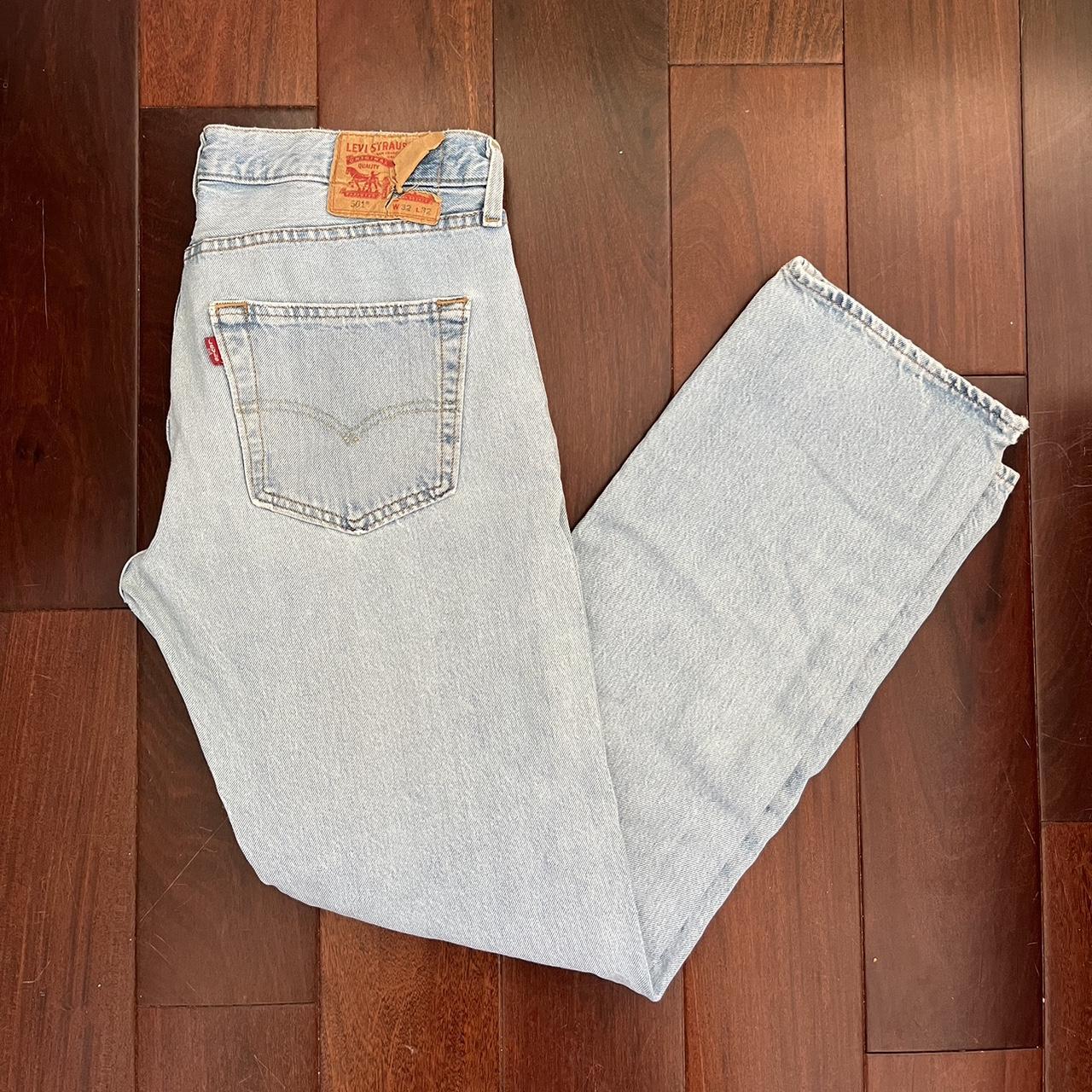 What size is a sale 32 in women's levi jeans