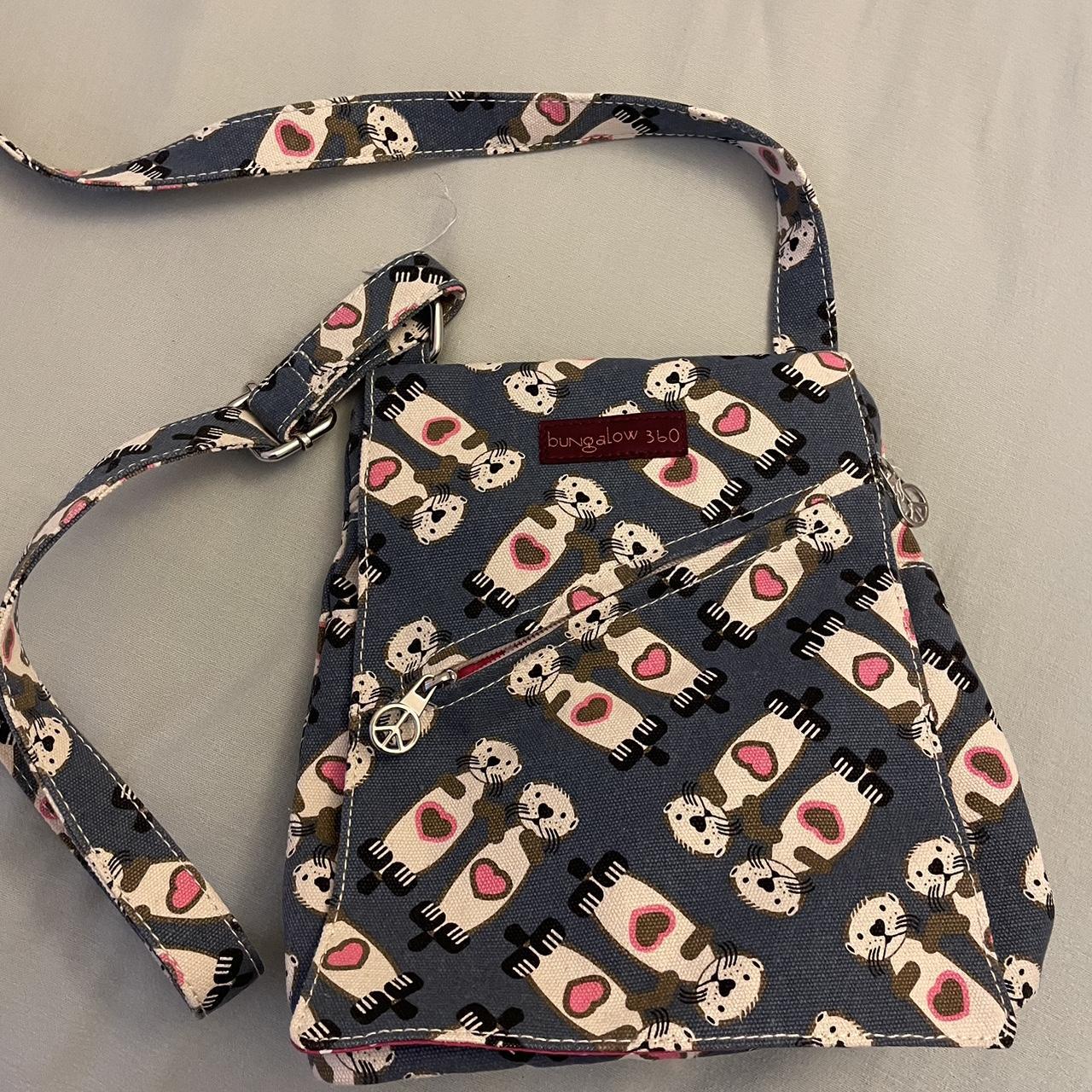 Blue Otter Tote Bag #totebag #cute #aesthetic #style - Depop