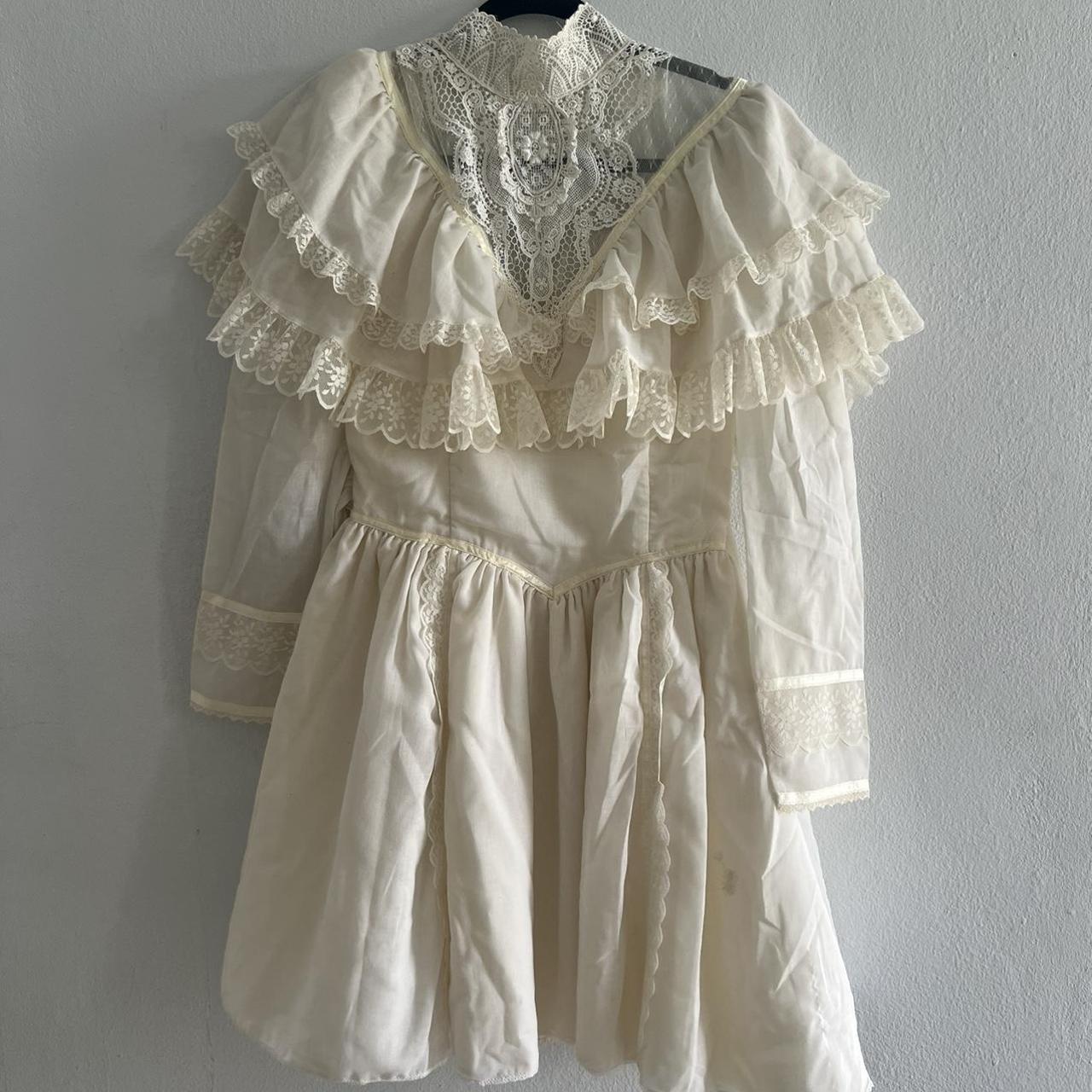 White 1970s romantic short gunne Sax dress in good... - Depop