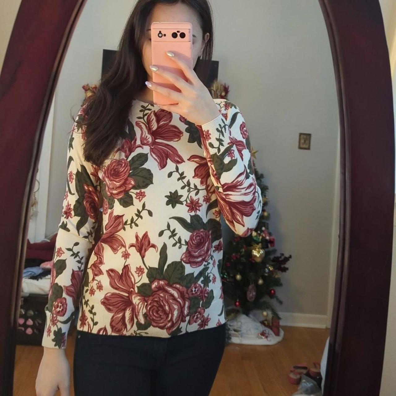 Loft light sweater with a beautiful floral pattern. Depop