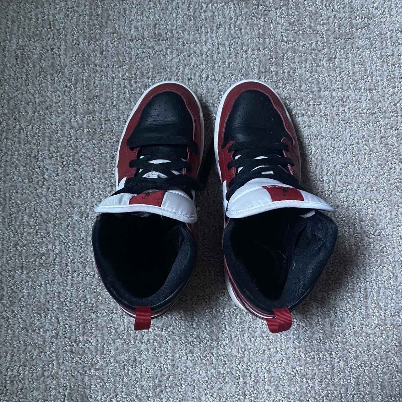 Kids Jordan 1 Mid Chicago Size 2.5Y Check slides for... - Depop