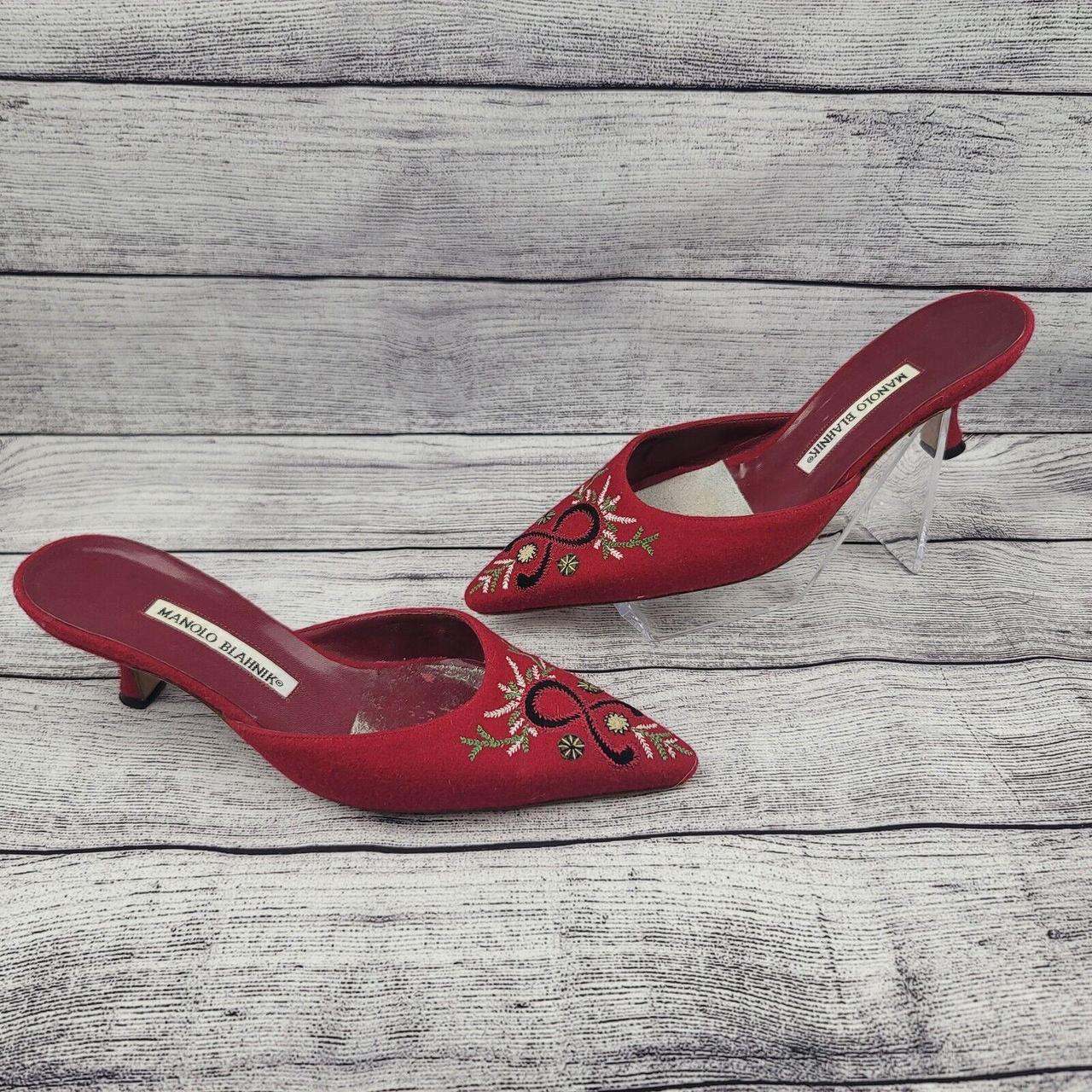 manolo blahnik lavender mules