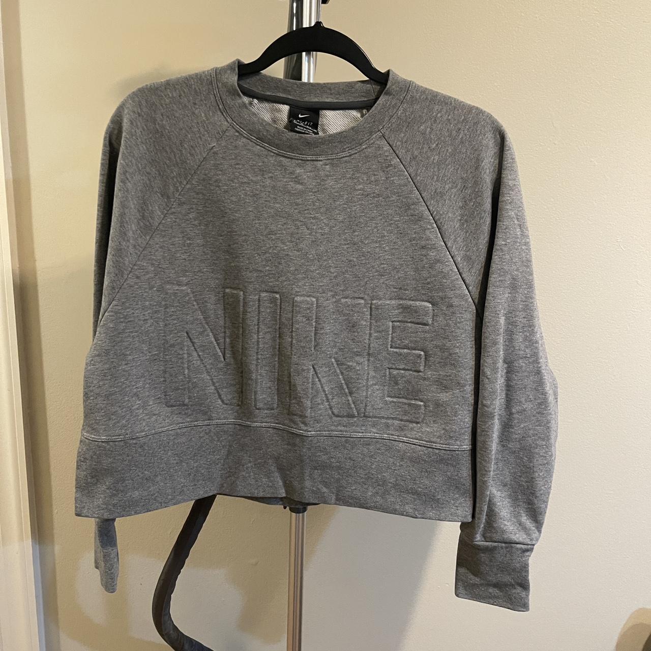 Nike cropped black online sweatshirt