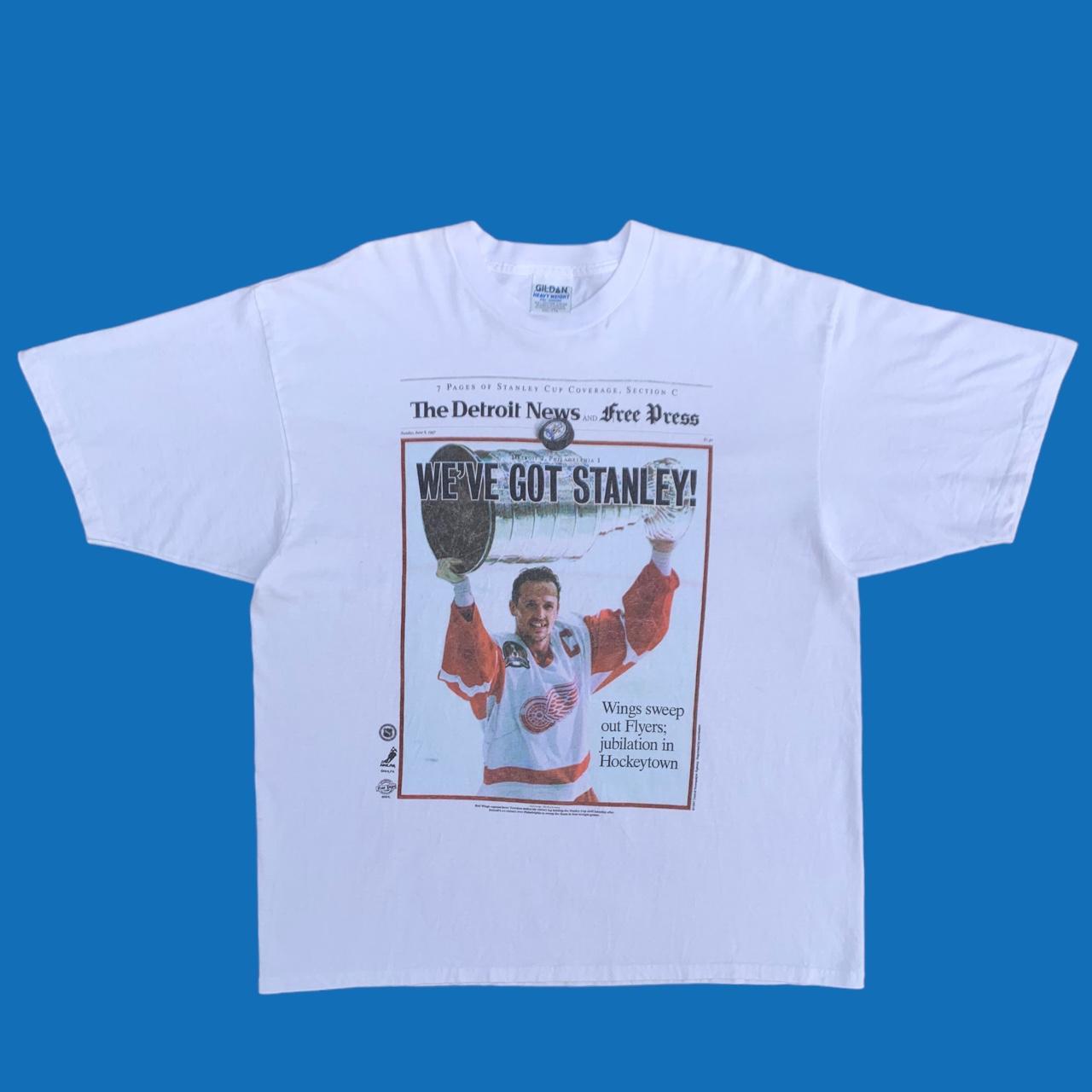 Gildan CreateMyTee | Detroit Octopus | Redwings Hockey Fan Mens/Womens Short Sleeve T-Shirt