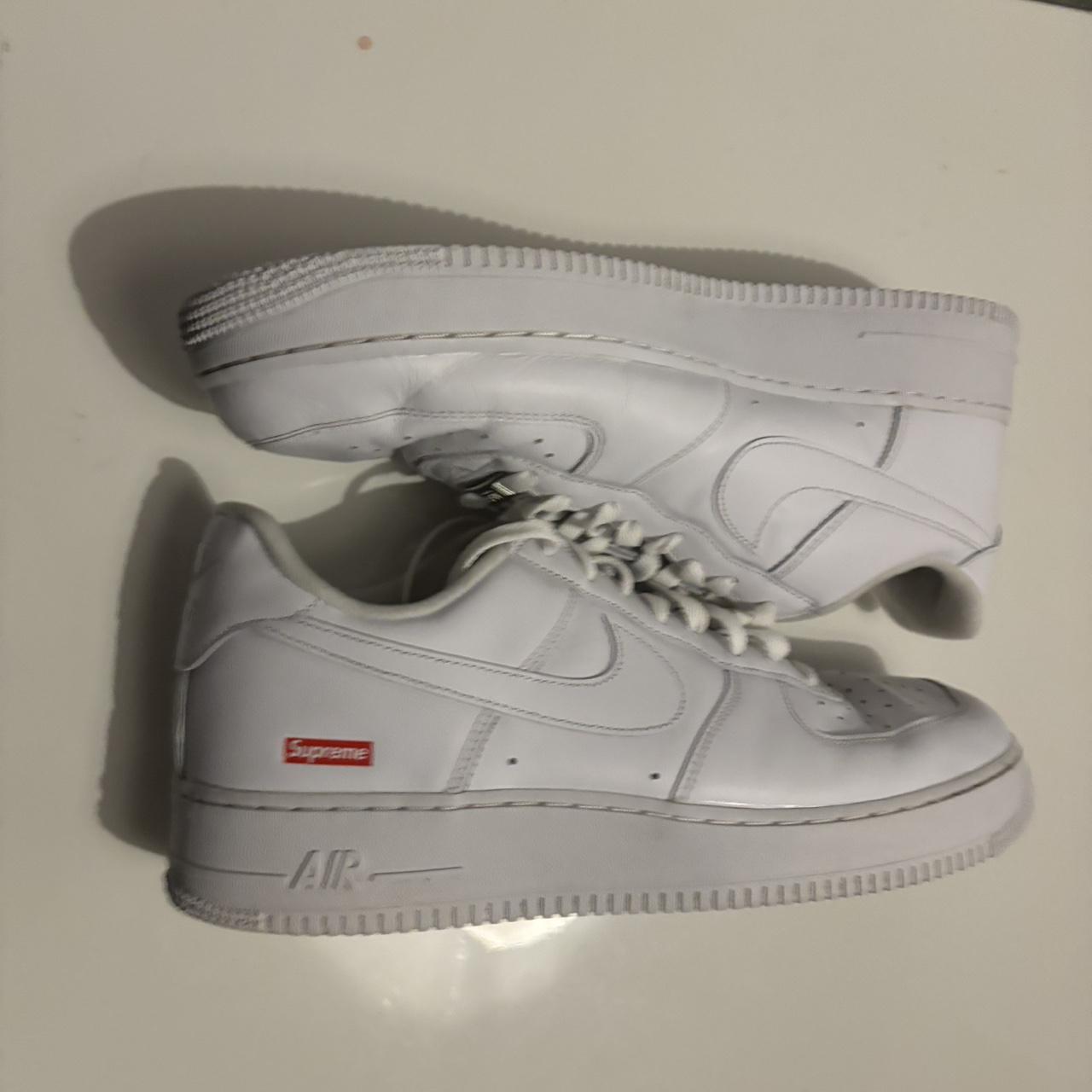 supreme air force with red laces