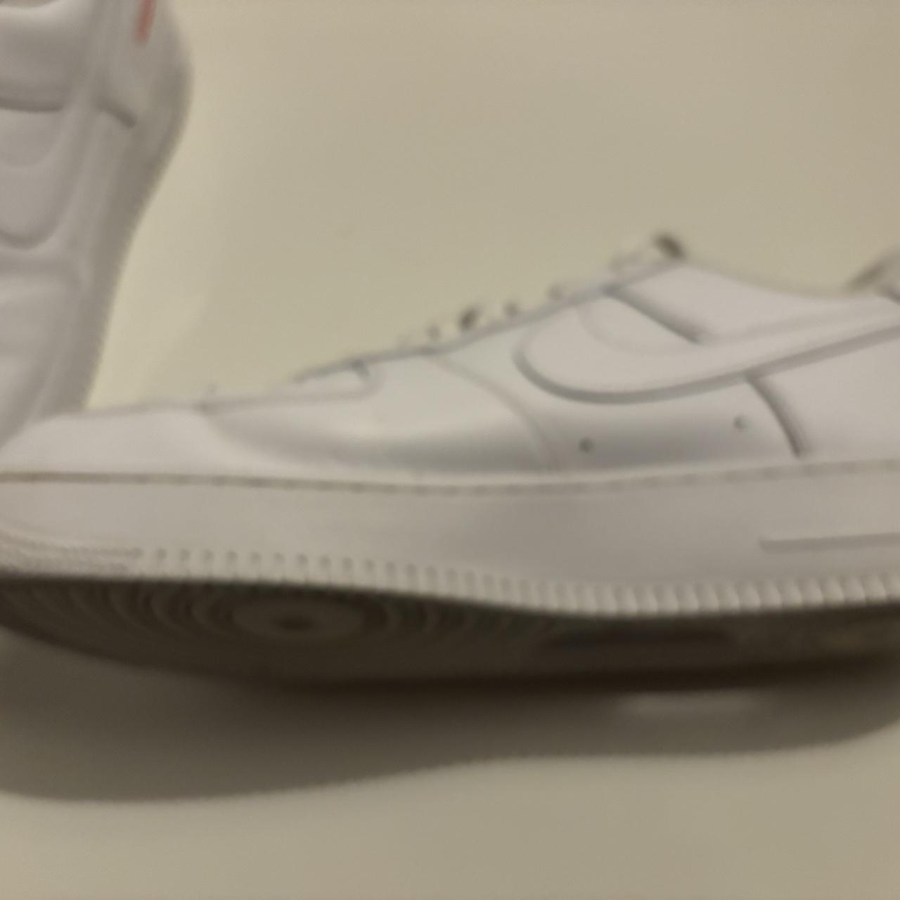 supreme air force with red laces