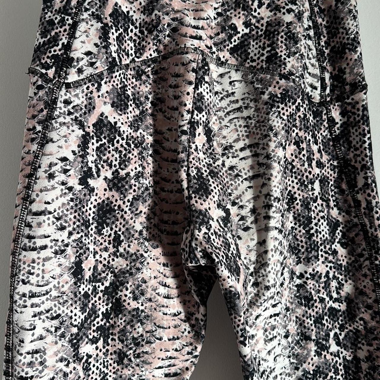 Snake print leggings