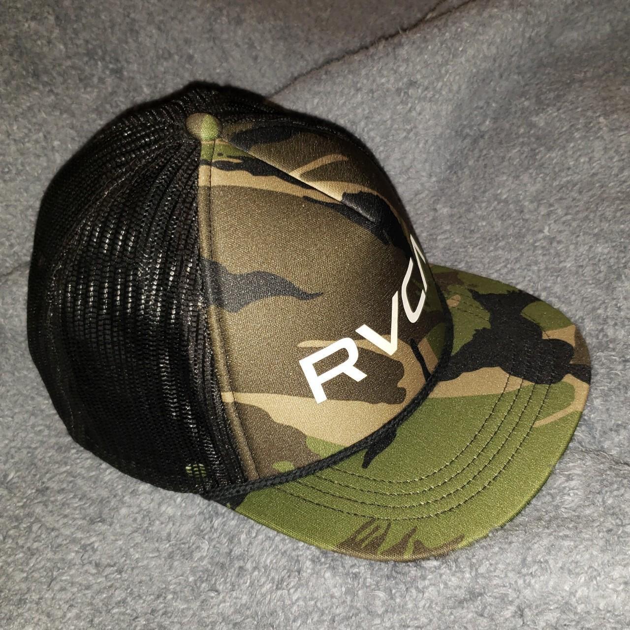 Rvca camo sales trucker hat