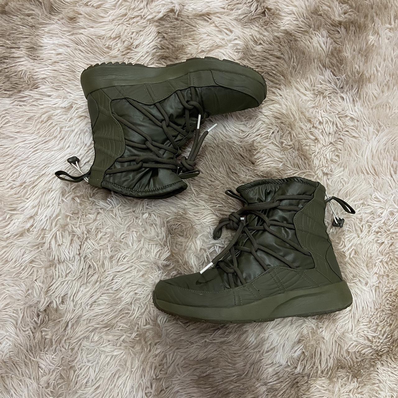 hiking boots nike womens