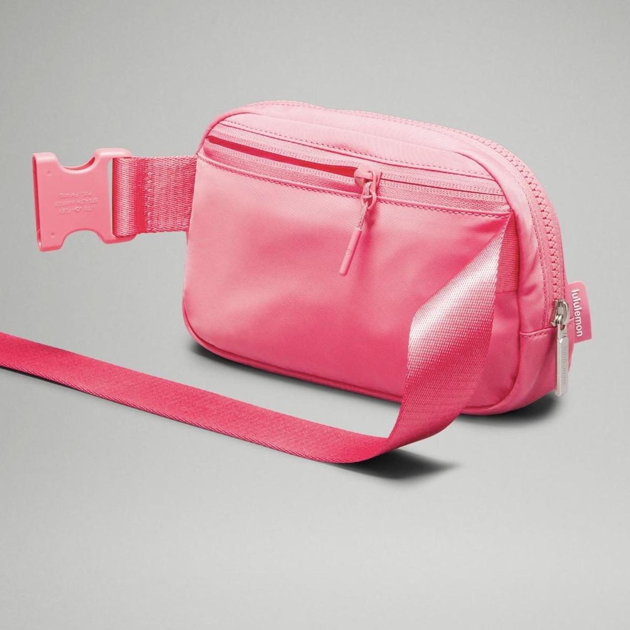 Lululemon Everywhere belt bag Sakura pink size