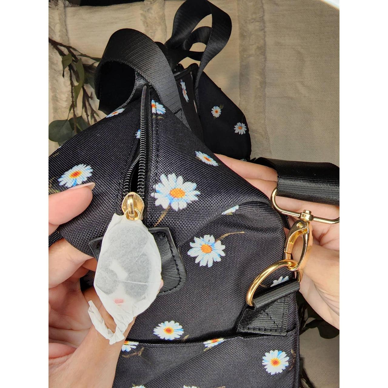 Adorable Alice and Olivia Daisy print duffle bag Depop