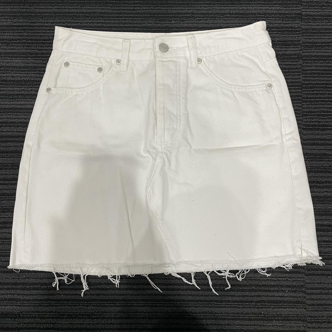 Glassons Denim white skirt pretty much brand new... - Depop