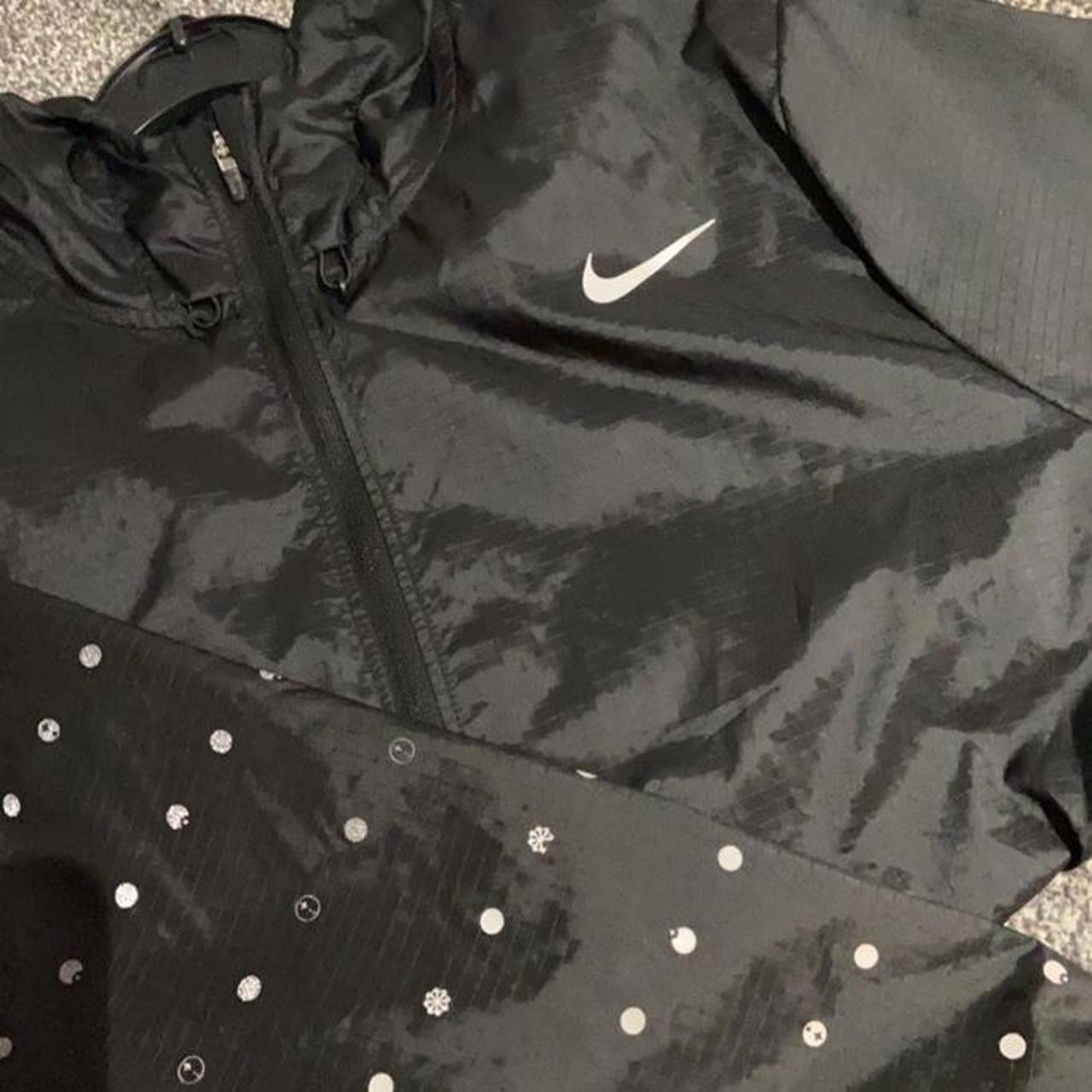 thin nike jacket womens