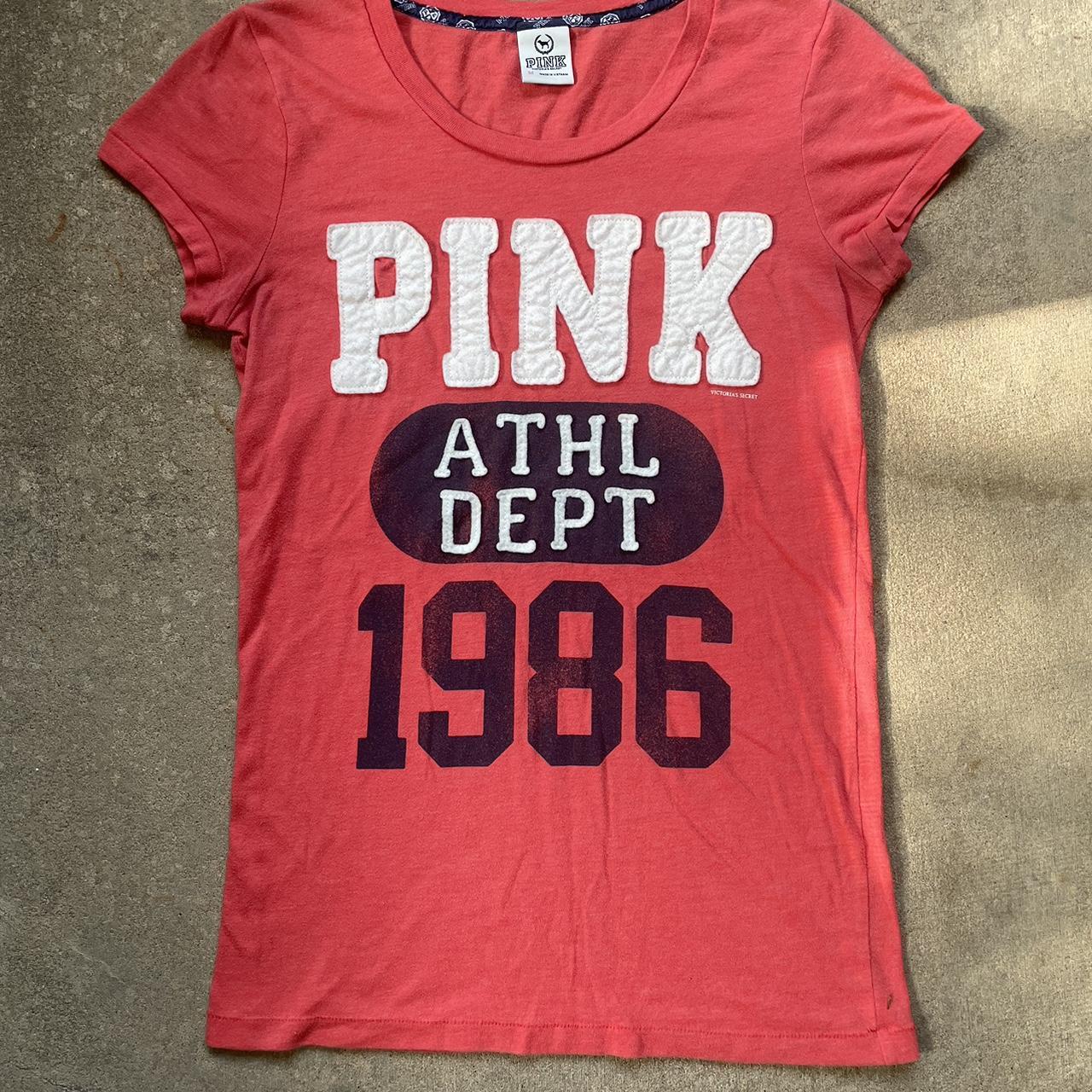 pink tee shirt! true color is a hot pink 💖great... - Depop