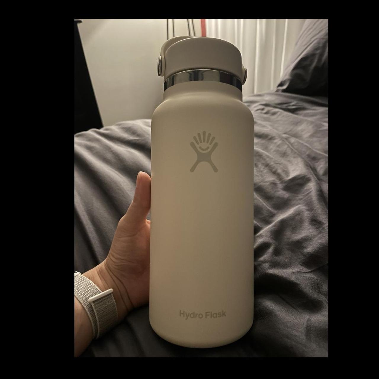 Hydro Flask 32-Ounce Wide Mouth Water Bottle in Moonlight