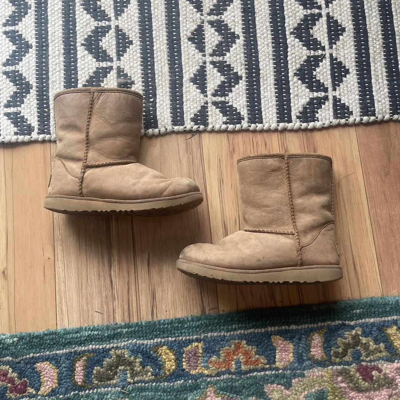 Brown Uggs Good condition small creasing Size 3... Depop