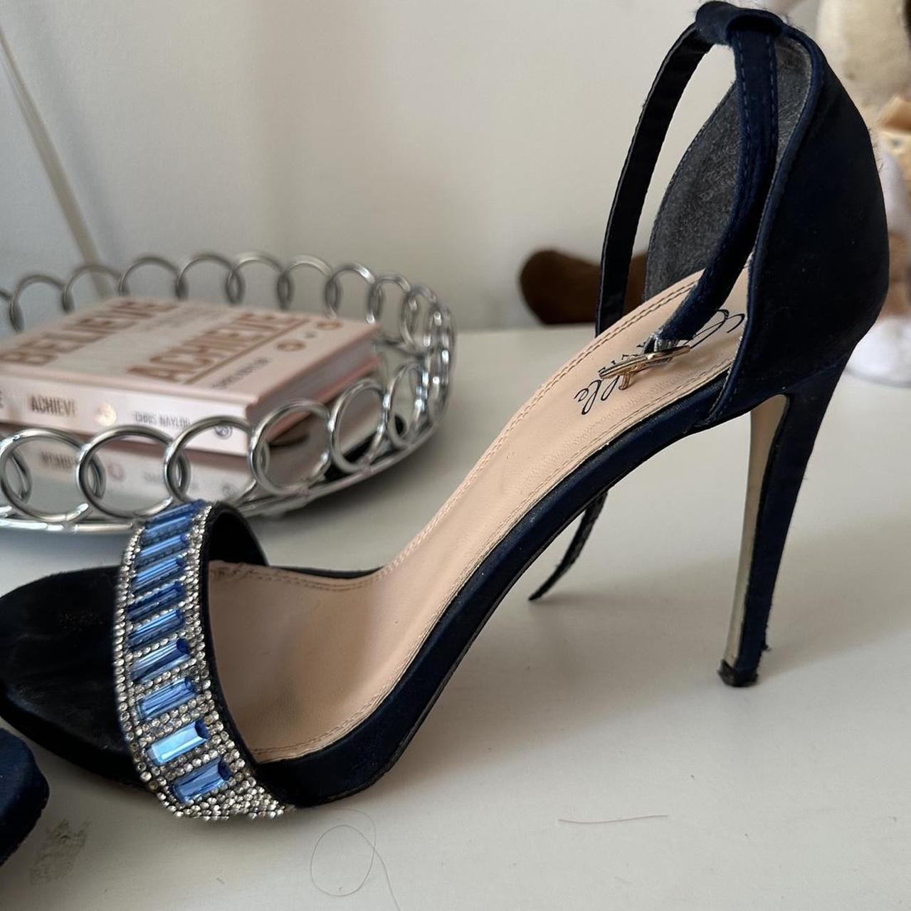 navy heels near me