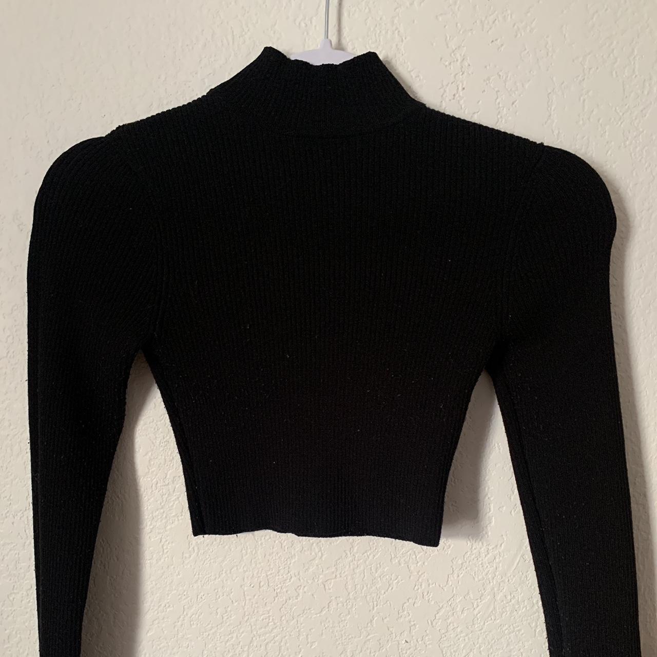 H&M Women's Black Crop-top | Depop