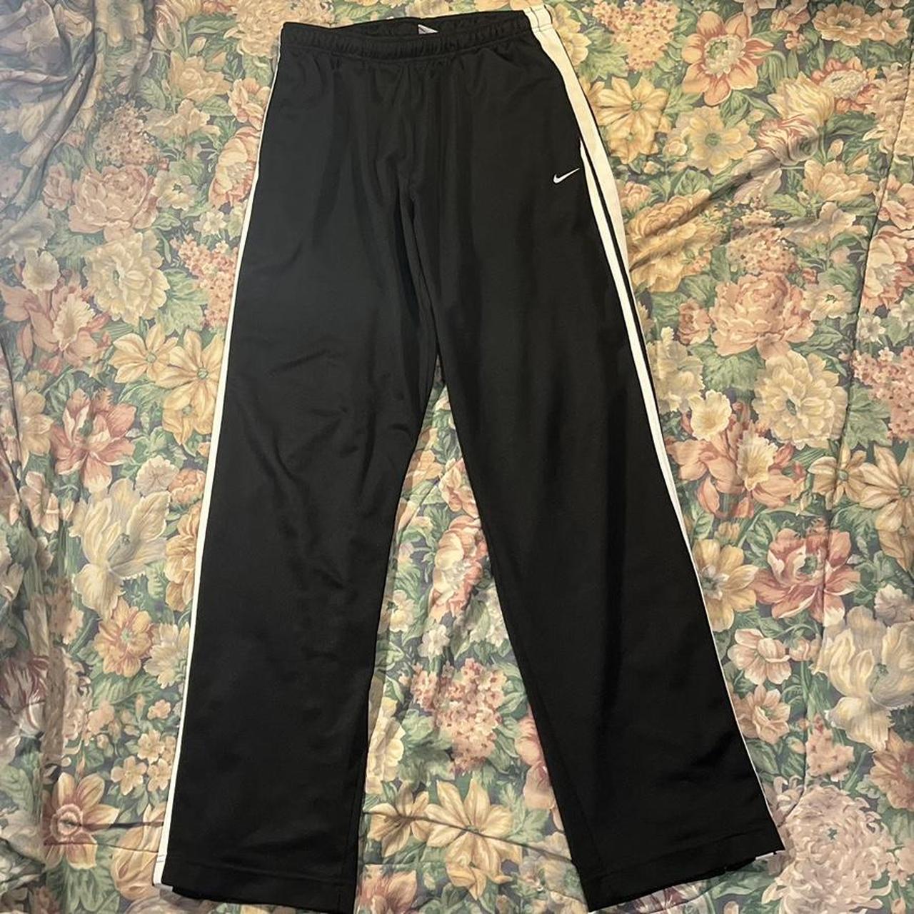 Nike sweatpants Size L Great condition - Depop