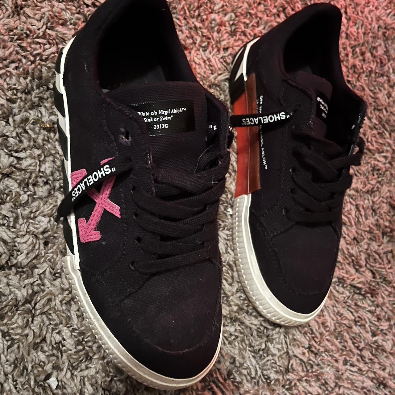 Off white vulc store low top on feet