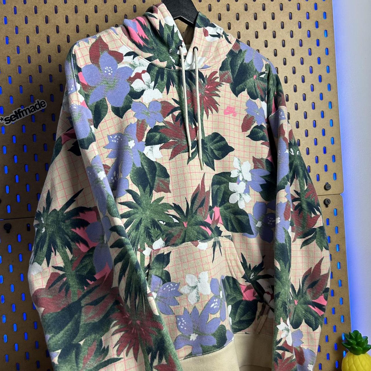 NIKE SB FLOWERS HOODIE SIZE S Length 25.5 Width