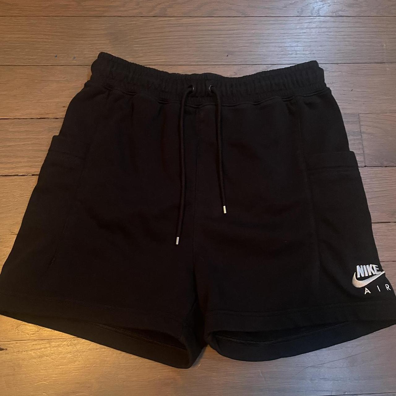 Nike Women's Black and White Shorts | Depop