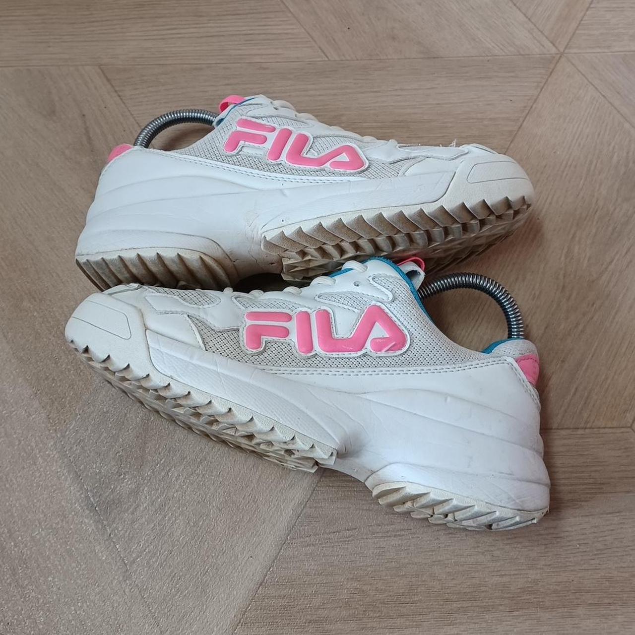 Black and pink fila disruptor best sale