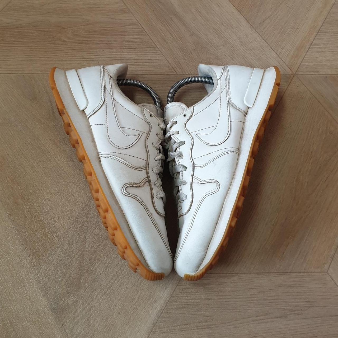 internationalist trainer