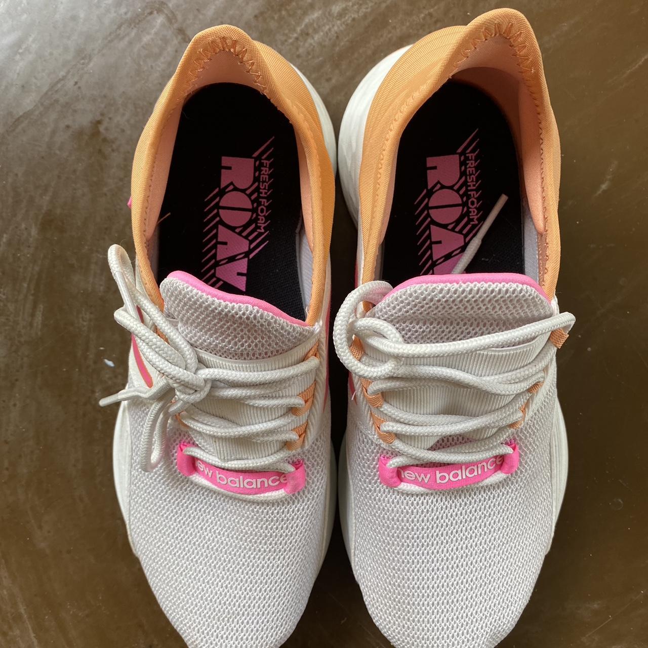 New Balance Women's White and Pink Trainers (3)
