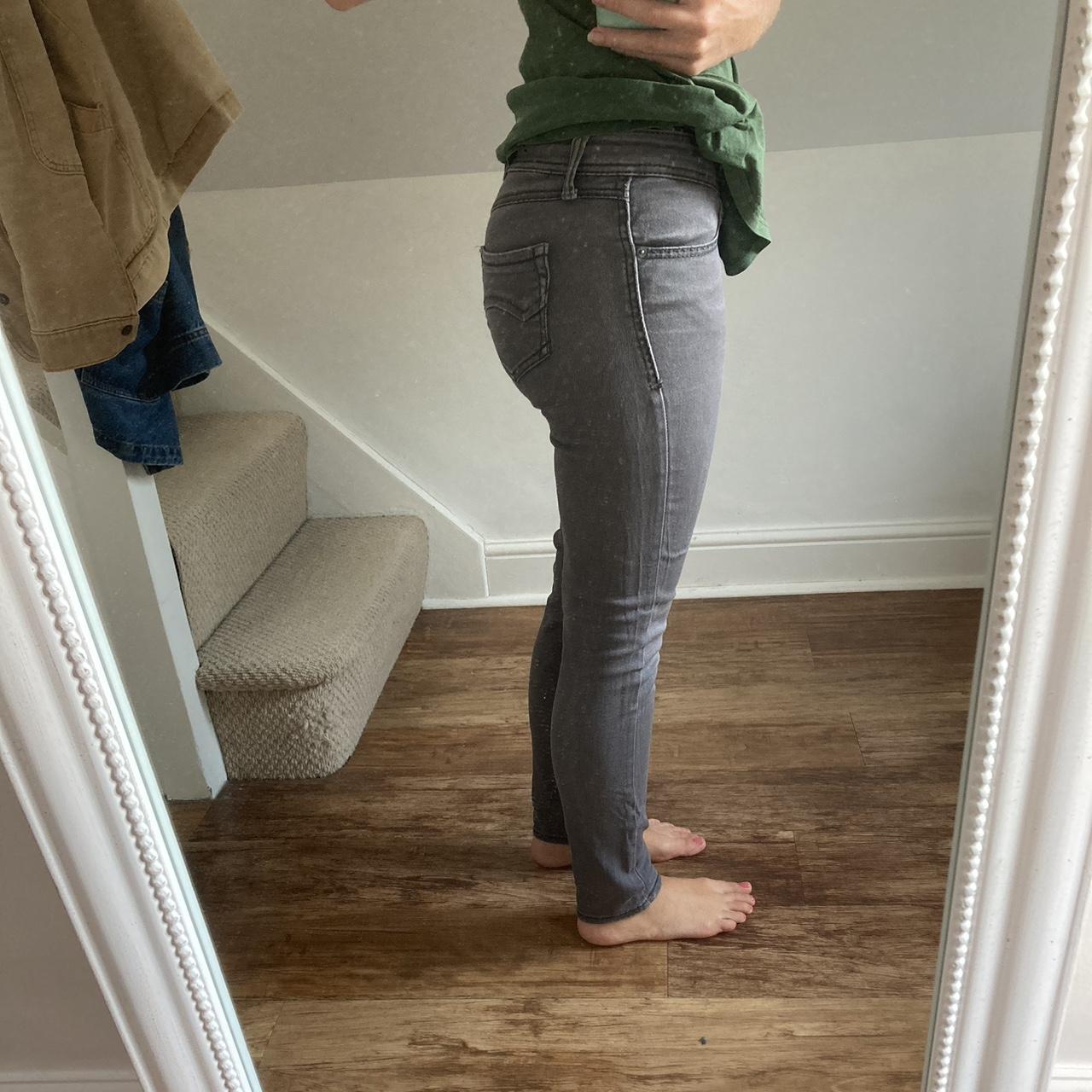 Low rise grey skinny jeans from Dollhouse 📏 Size 7... Depop