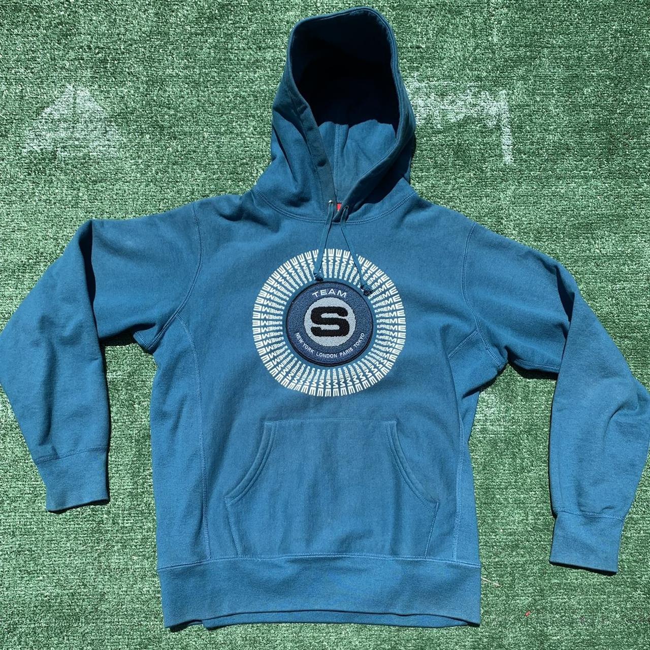 Supreme Chenille Applique Hoodie Men Size M No rips