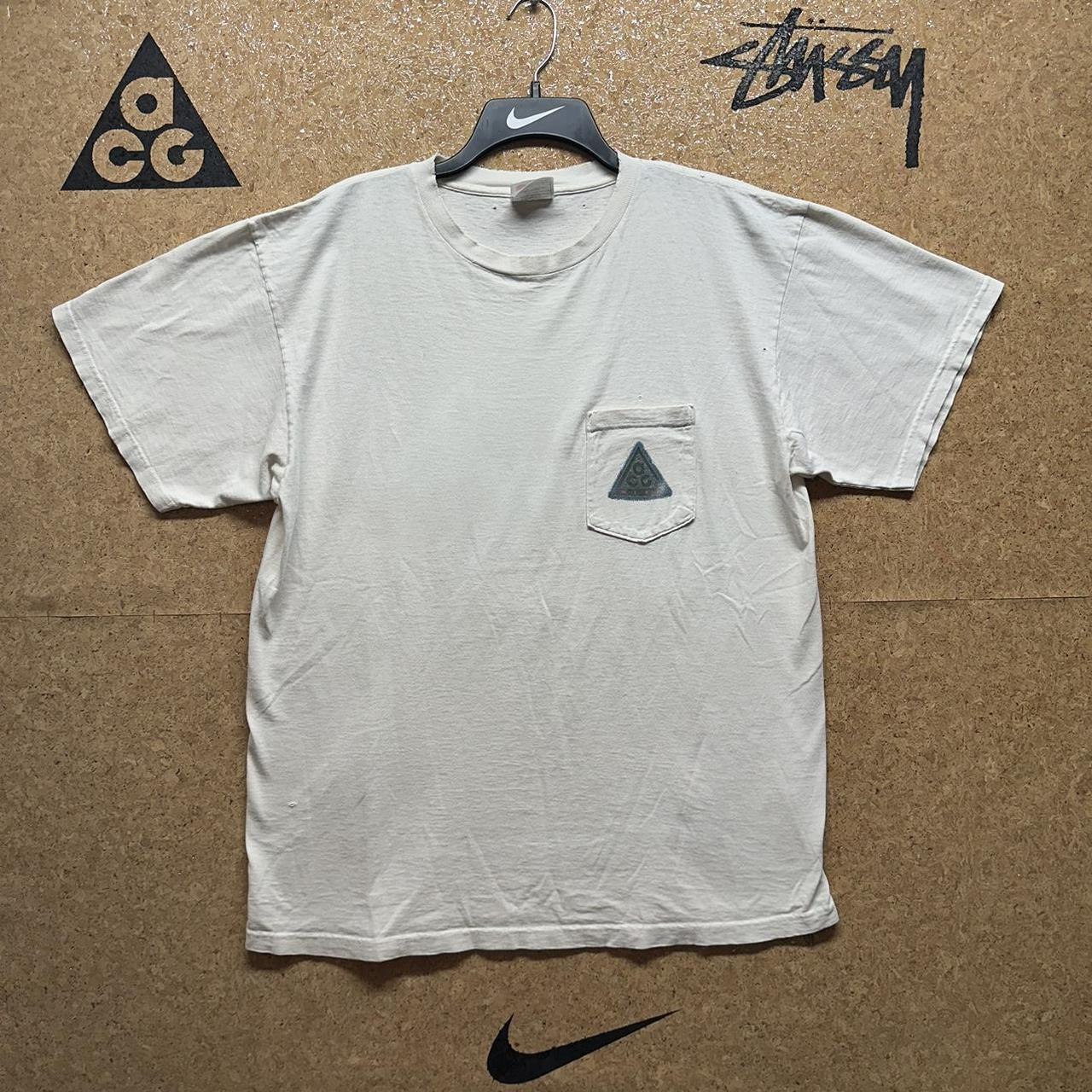 90's NIKE ACG 白タグ 大文字 旧ロゴ バックプリント Tシャツ L ナイキ All Conditions Gear ヴィンテージ アウトドア キャンプ コラボ Vintage Nike ACG Shirt Mens L All Conditions Gear | Depop