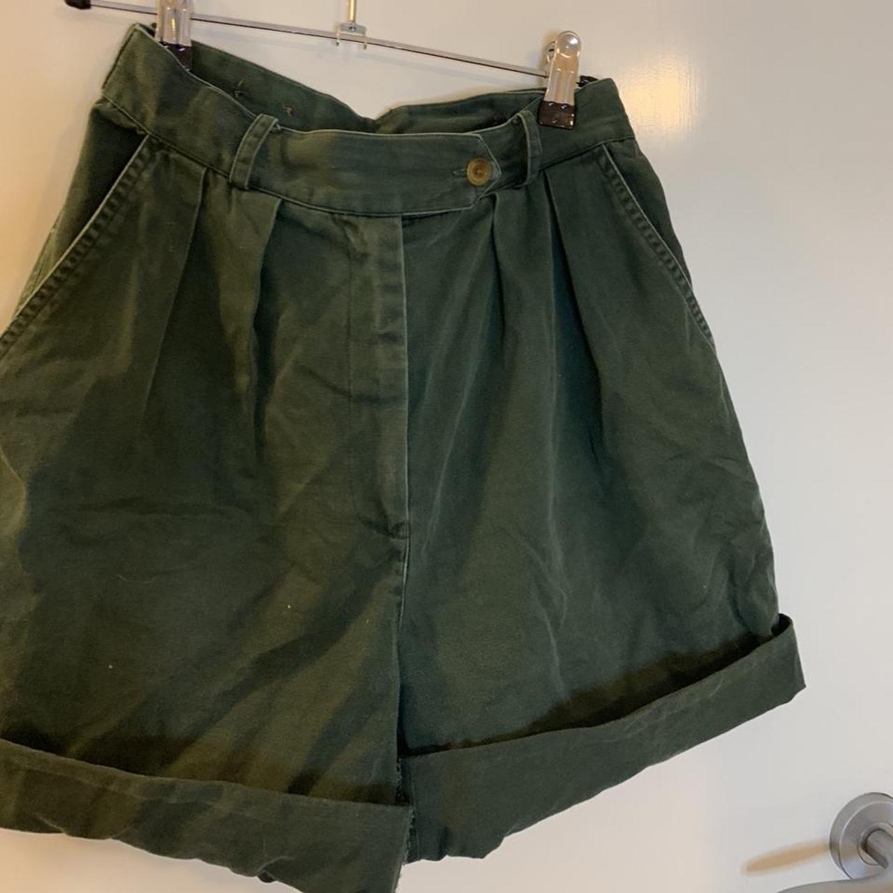 Country Road Women's Green Shorts | Depop