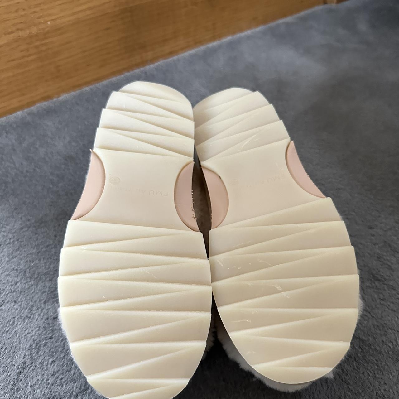 EMU AUSTRALIA SLIDES SIZE AUSTRALIAN W8 M7 BRAND... Depop