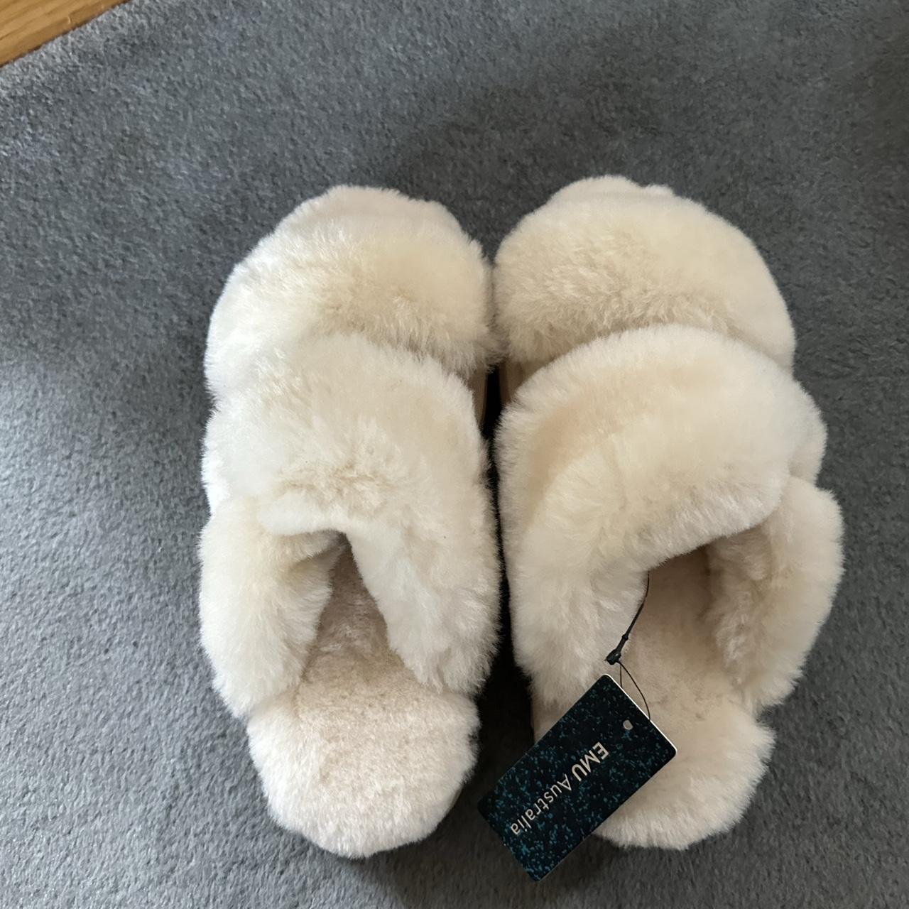 EMU AUSTRALIA SLIDES SIZE AUSTRALIAN W8 M7 BRAND... Depop