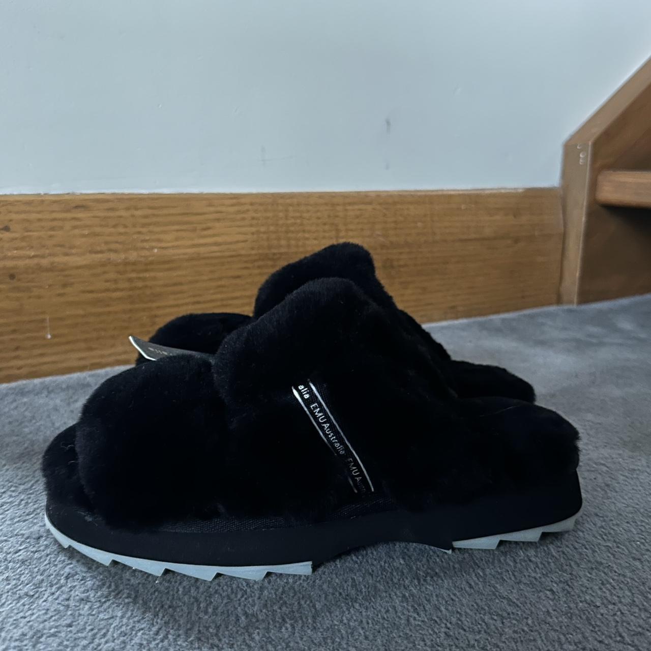 EMU AUSTRALIA SLIDES SIZE AUSTRALIAN W9 M8 BRAND... Depop