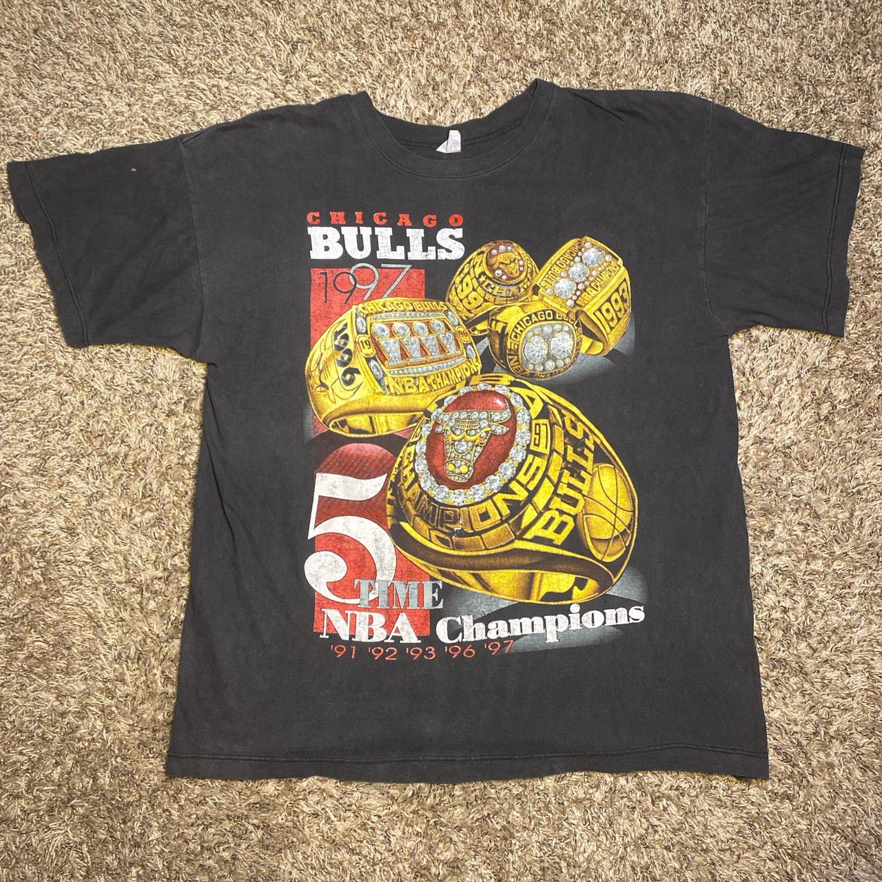 Vintage 1997 NBA champions Chicago Bulls rap tee....