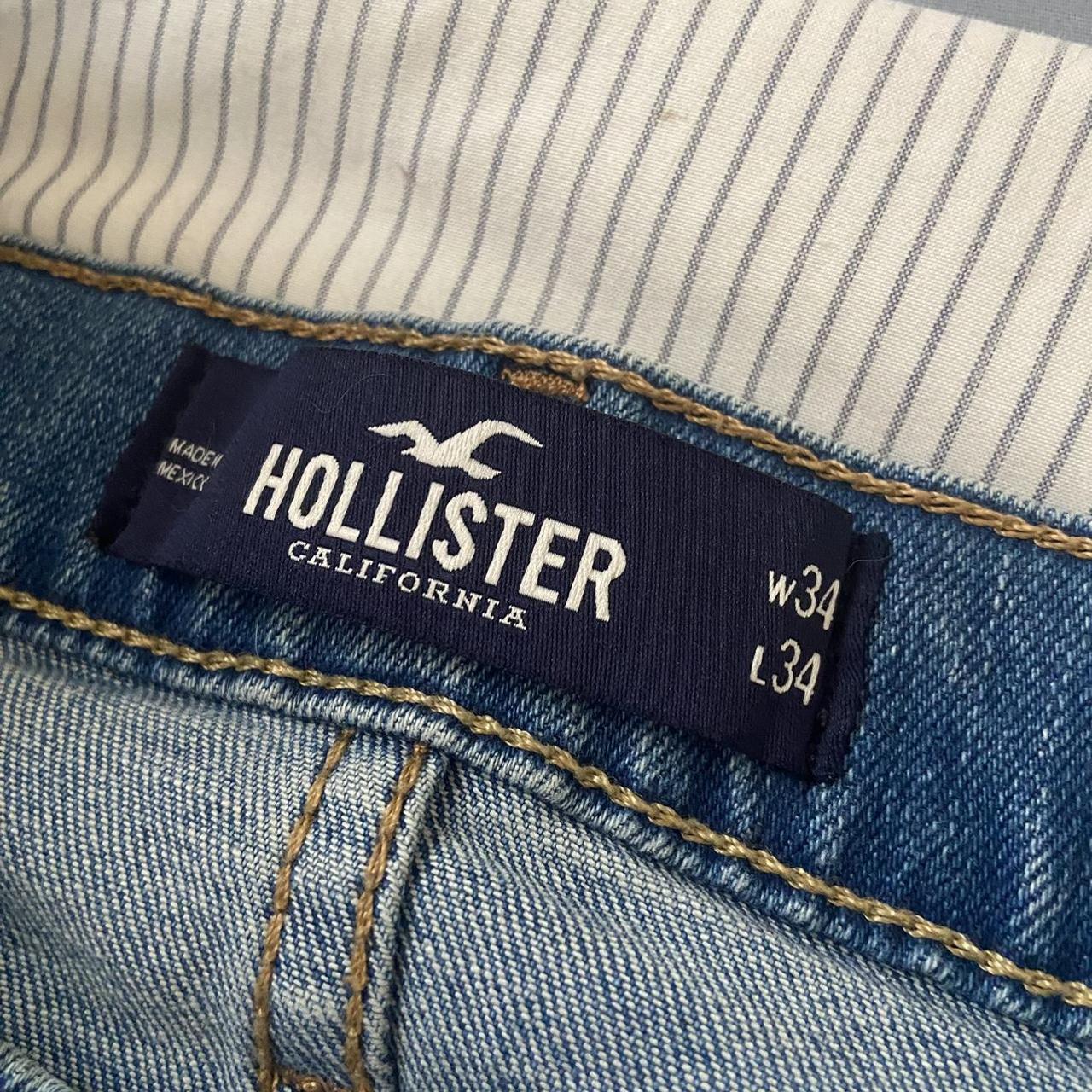 Hollister jeans best sale logo