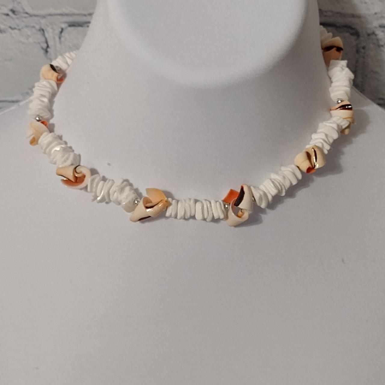 Pearlescent Shell Necklace – OMNIA