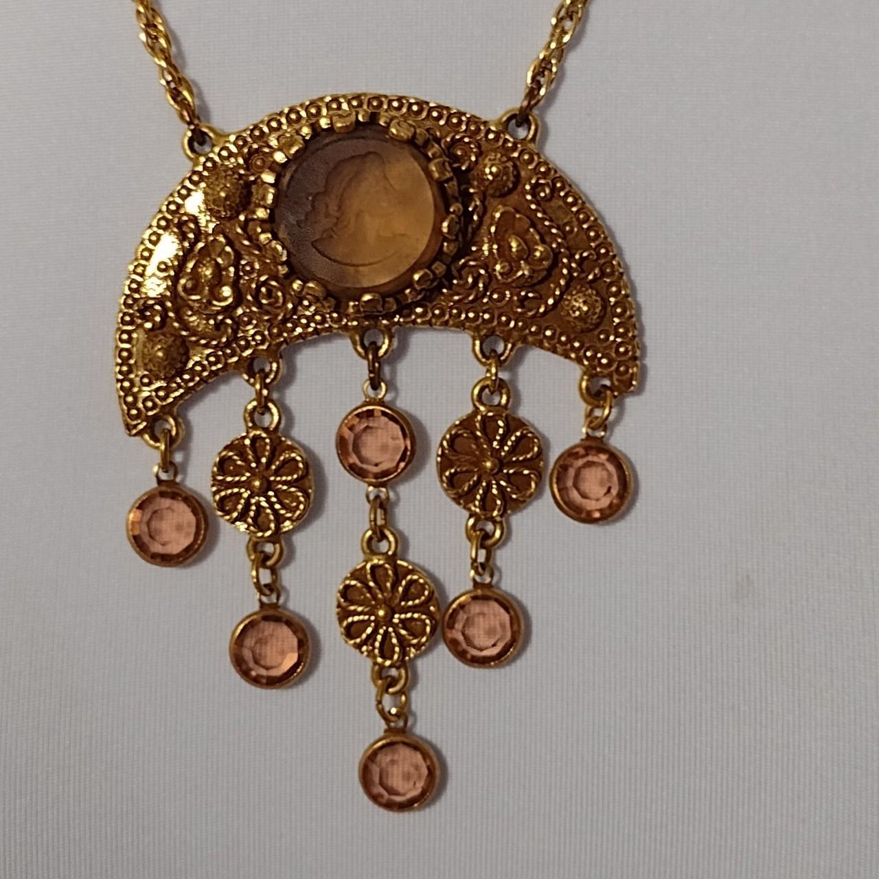 TOME PENDANT NECKLACE IN GOLD – VC Boutique