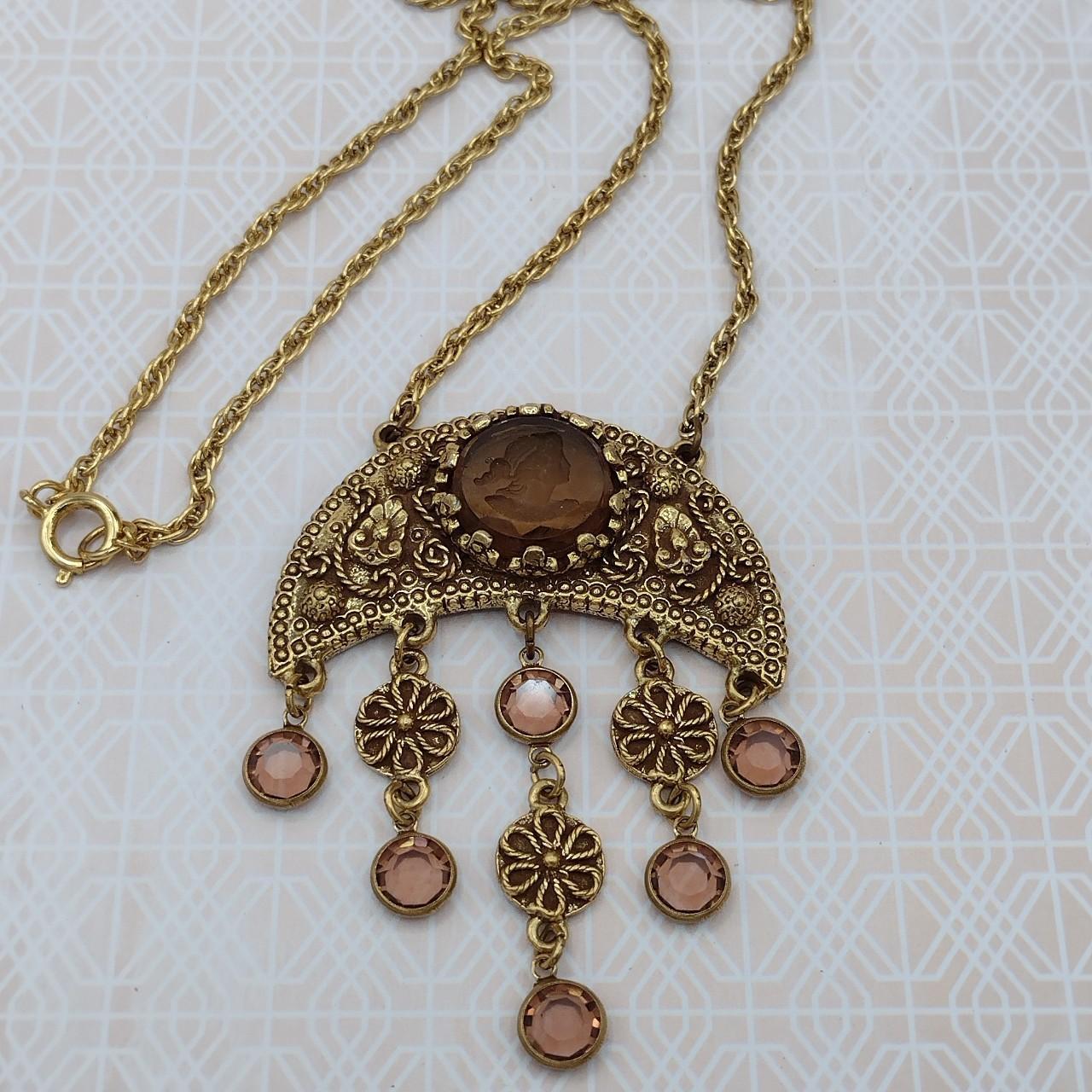 TOME PENDANT NECKLACE IN GOLD – VC Boutique