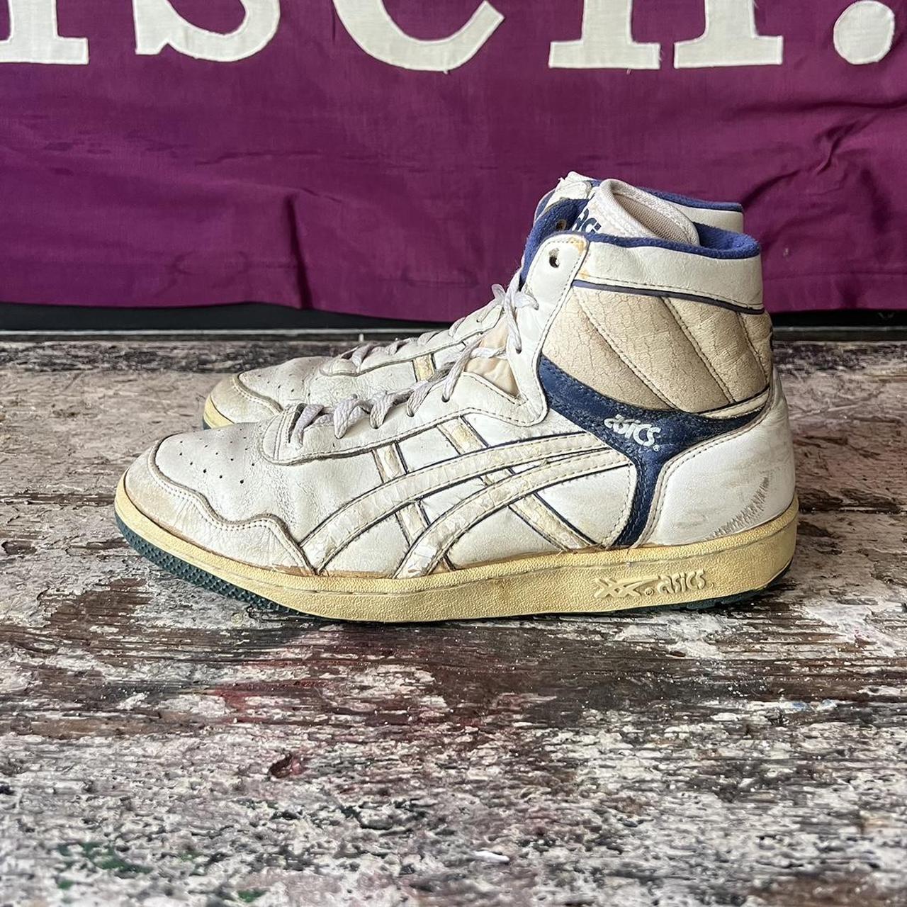 ASICS Men's White and Blue Trainers | Depop