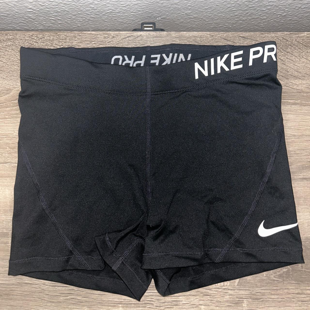 Black Nike pros - Depop