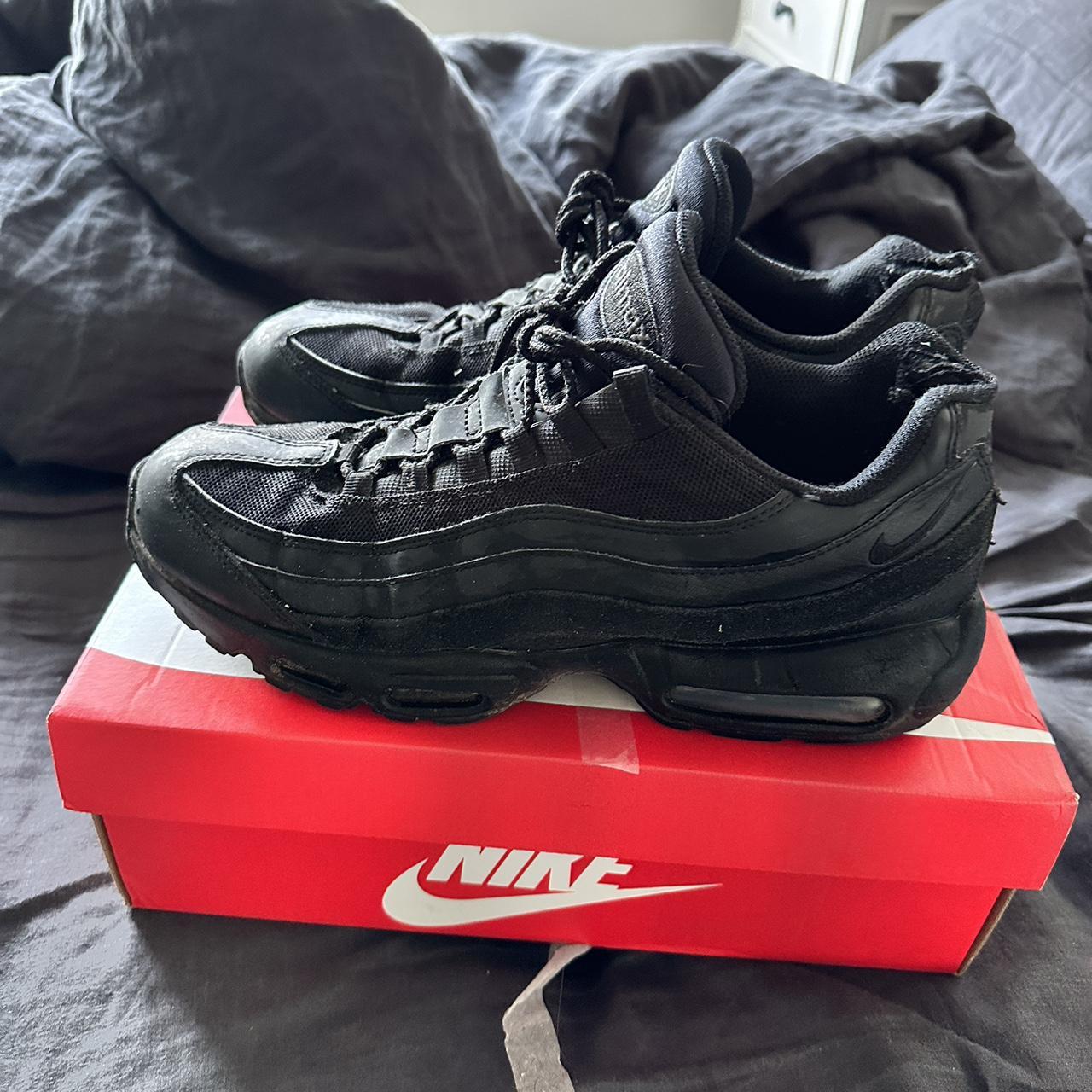 mens black nike 95 trainers