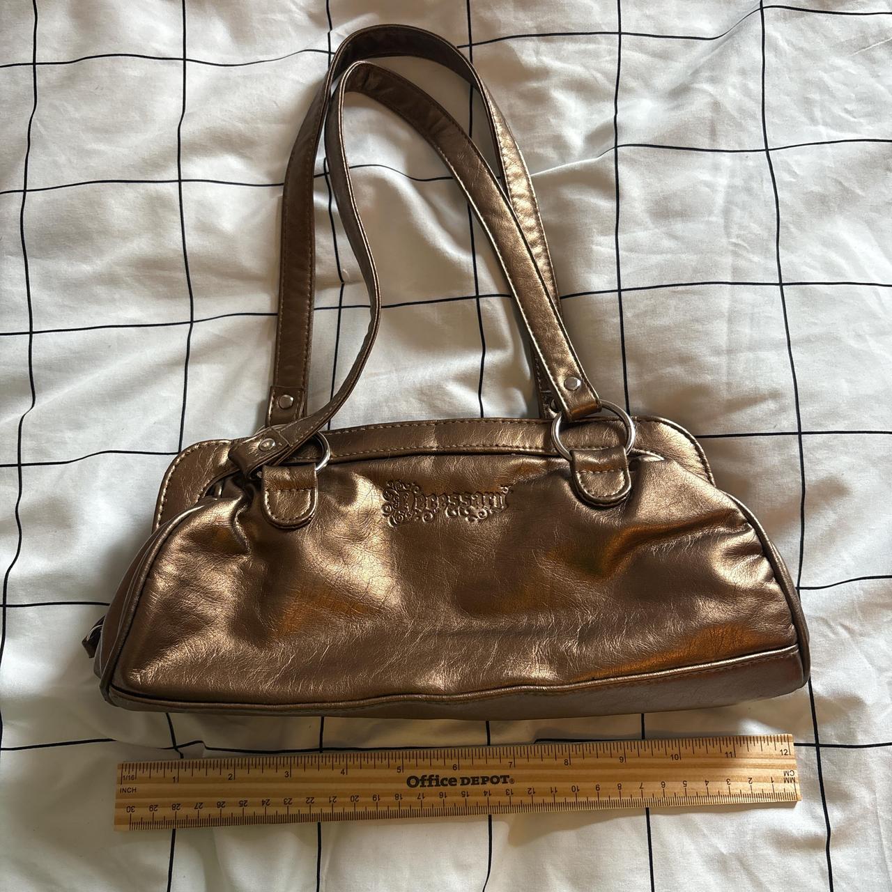 item listed by closetmontage