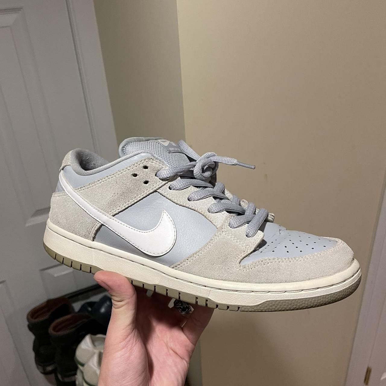 pale grey nike trainers