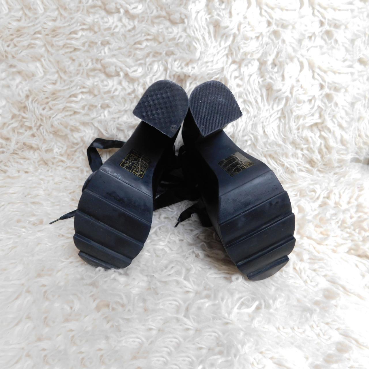 yru white platforms