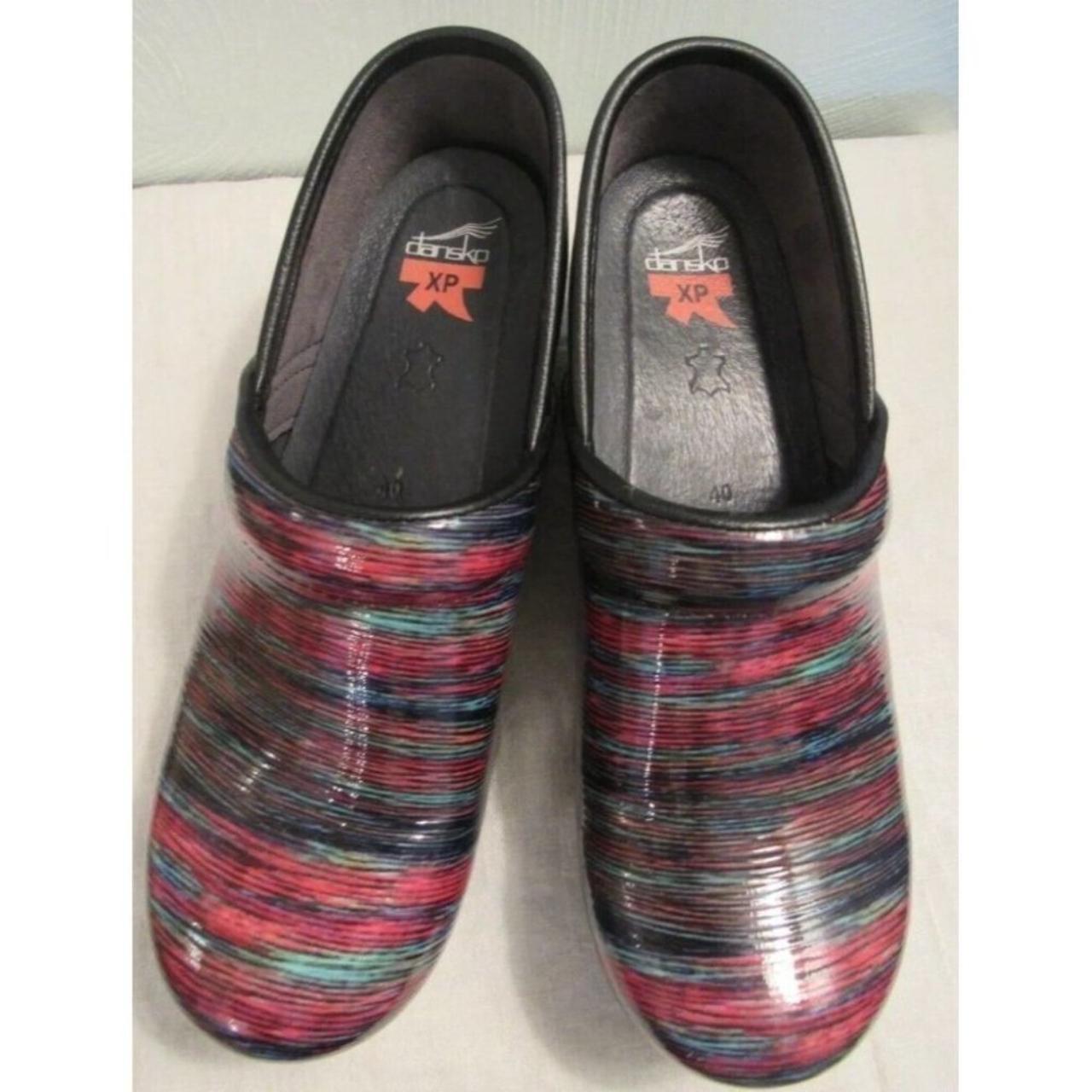 Dansko Pro XP Grey Multi-Colored Striped top Patent Leather Clogs Sz 6 NIB