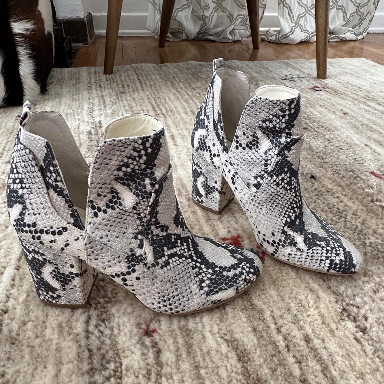 Steve Madden Rookie Bootie. Gray snake print. 3.25